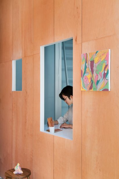 Cut gallery in Koganechou by PERSIMMON HILLS architects