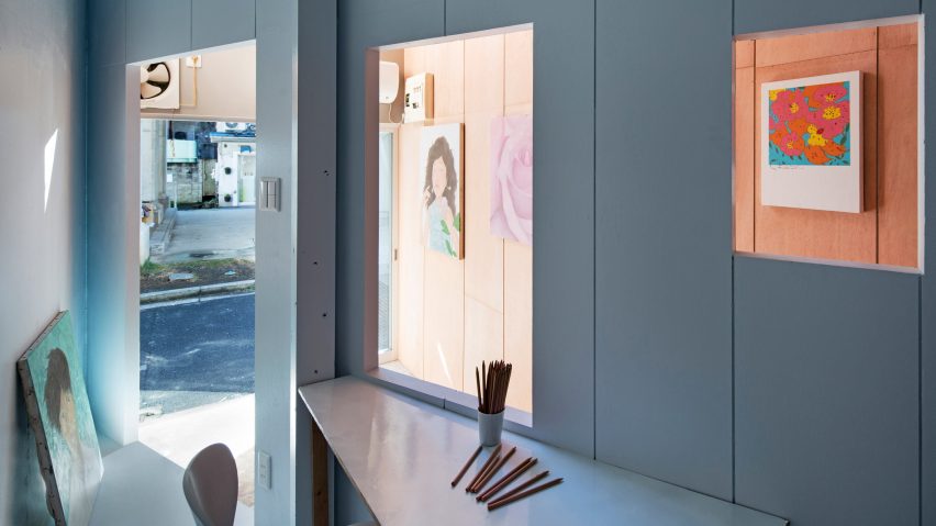 Cut gallery in Koganechou by PERSIMMON HILLS architects