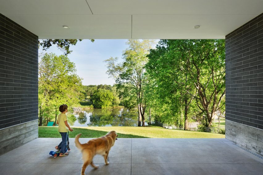 East Tennessee Modern house by BARBERMcMURRY architects
