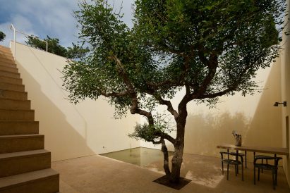 House in the Sierra de Arrábida by Eduardo Souto de Moura