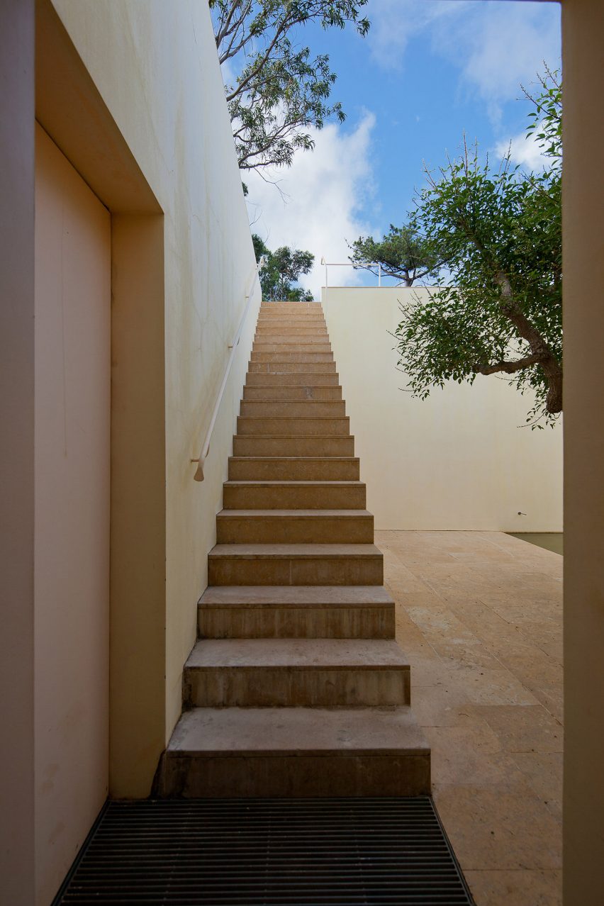 House in the Sierra de Arrábida by Eduardo Souto de Moura