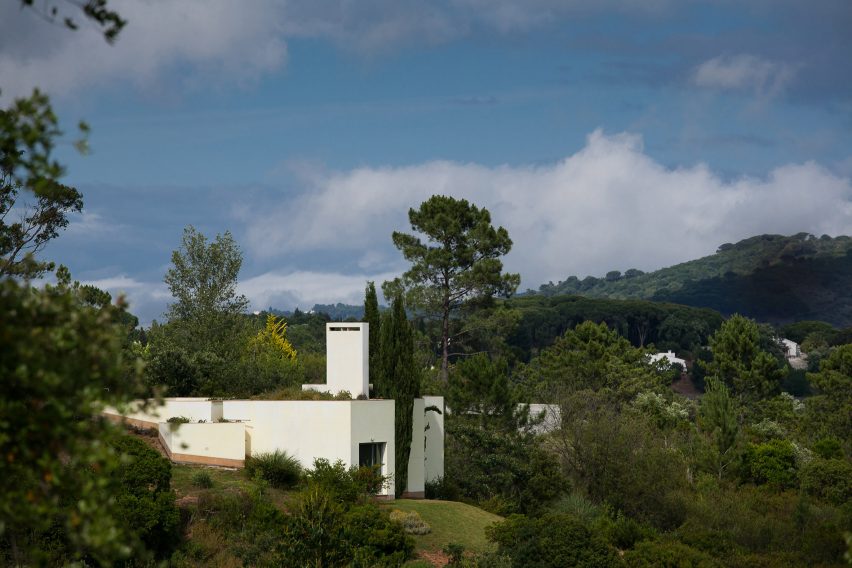 House in the Sierra de Arrábida by Eduardo Souto de Moura