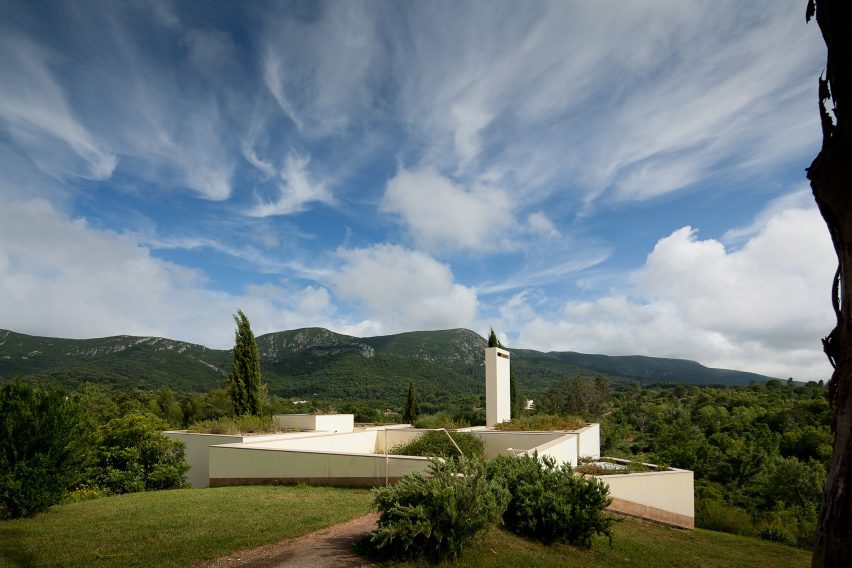 House in the Sierra de Arrábida by Eduardo Souto de Moura