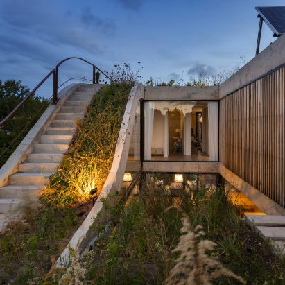 Bam! Arquitectura ramps garden up through centre of Buenos Aires home