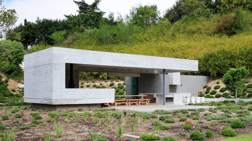 10 houses from Dezeen’s Pinterest boards that offer ideas for outdoor dining
