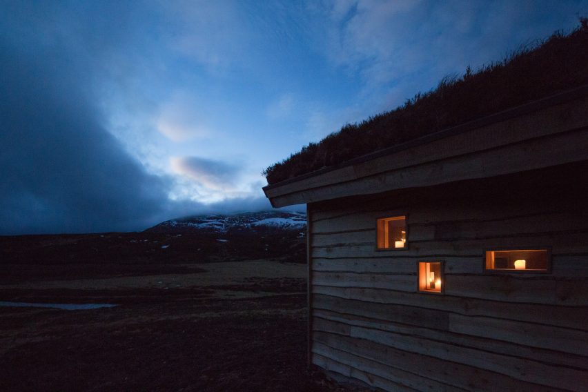 Modernist highland hut by Moxon Architects