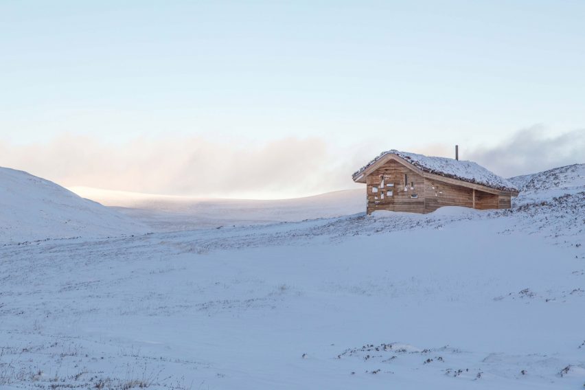 Modernist highland hut by Moxon Architects