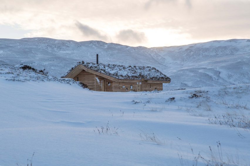 Modernist highland hut by Moxon Architects