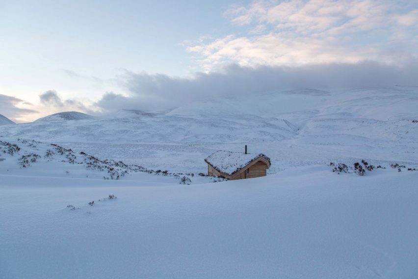Modernist highland hut by Moxon Architects
