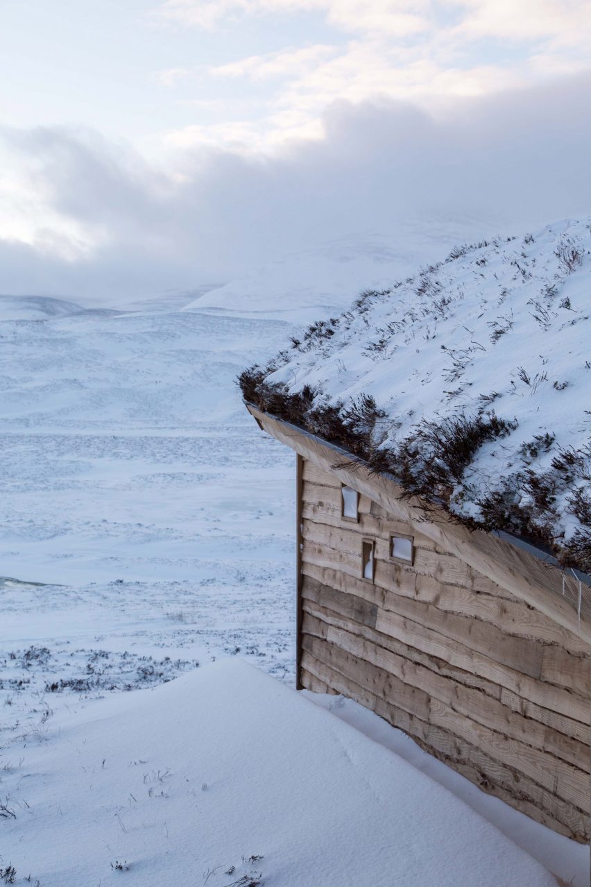 Modernist highland hut by Moxon Architects