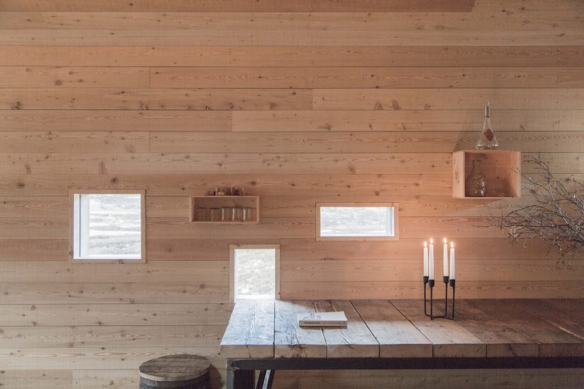 Modernist highland hut by Moxon Architects