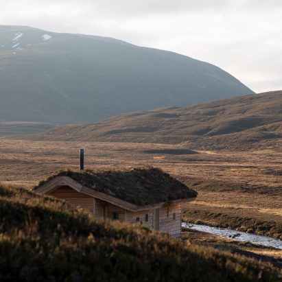 Moxon Architects builds humble cabin in mountainous Scottish landscape