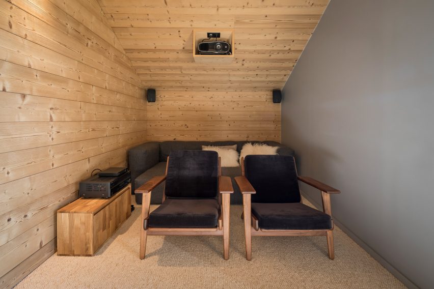 Mountain House by Studio Razavi Architecture