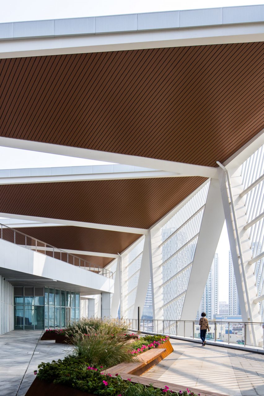 Qingdao Cruise Terminal by Mozhao Studio