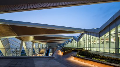 Qingdao Cruise Terminal by Mozhao Studio