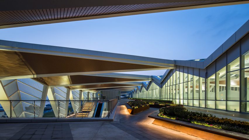Qingdao Cruise Terminal by Mozhao Studio
