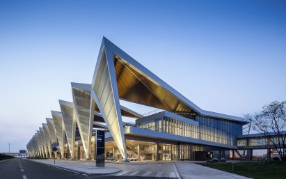 Qingdao Cruise Terminal by Mozhao Studio