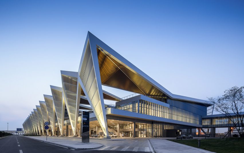 Qingdao Cruise Terminal by Mozhao Studio