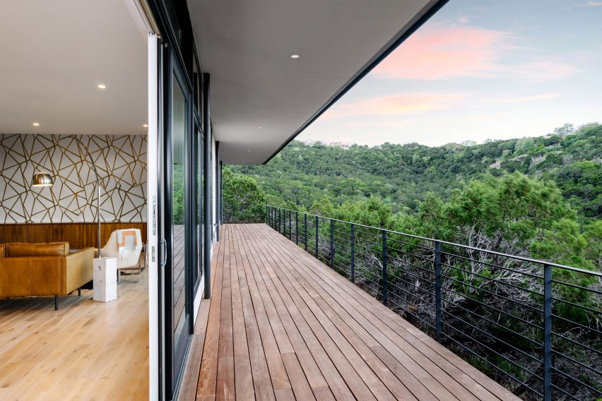 North Arrow Studio create Road Runner Residence in Texas