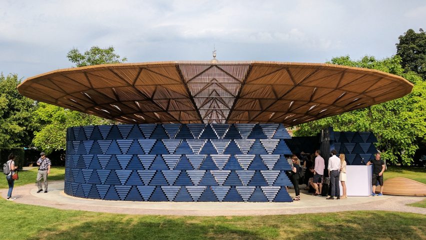 Diébédo Francis Kéré unveils tree-inspired Serpentine Pavilion with central waterfall