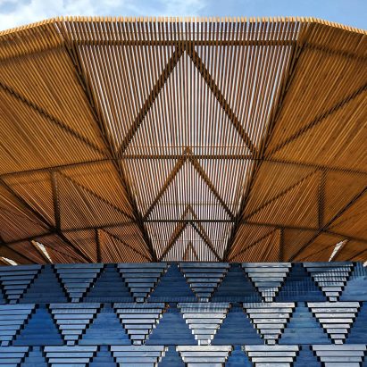 Diébédo Francis Kéré unveils tree-inspired Serpentine Pavilion with central waterfall