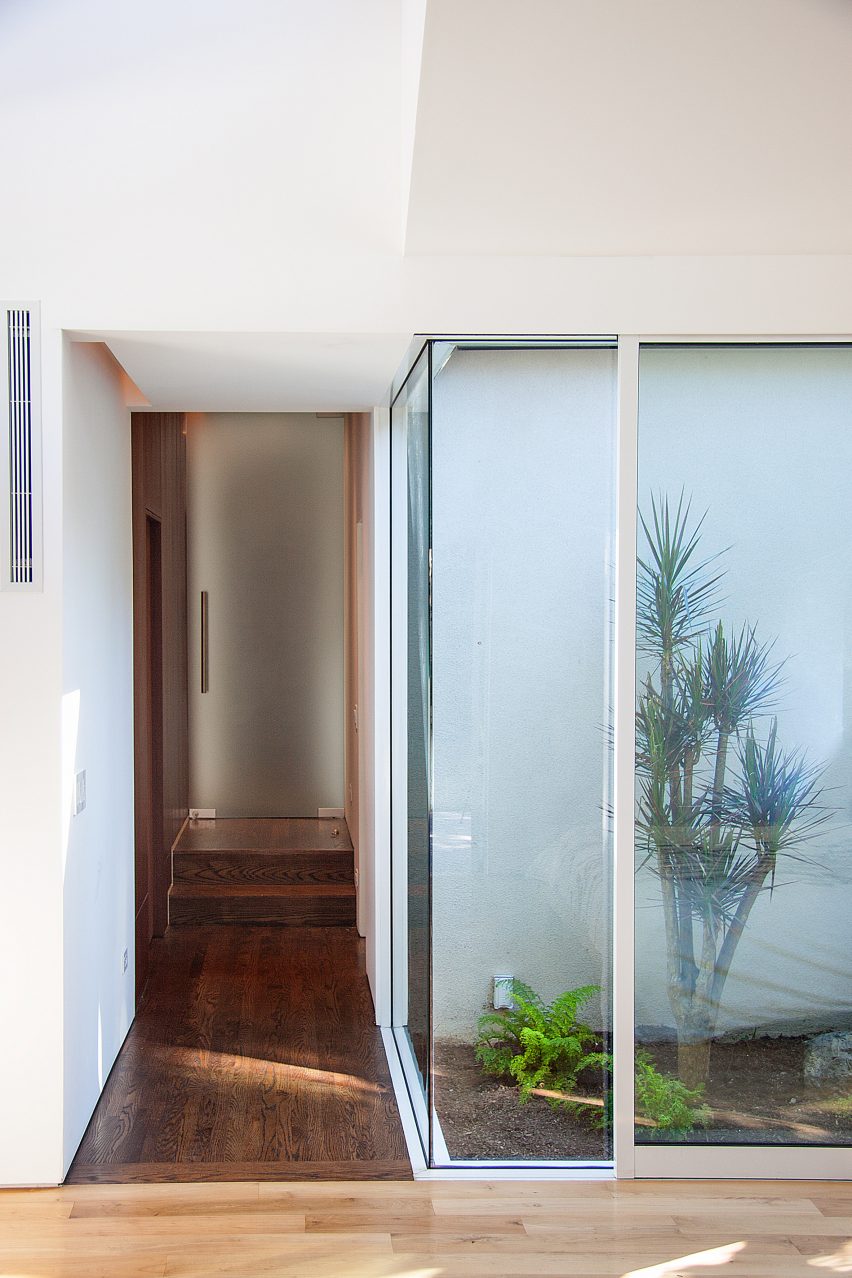 Shurkin Residence by Casey Hughes Architects