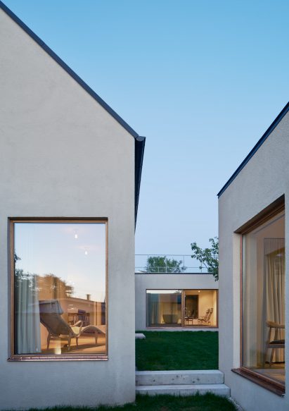 South of Sweden summerhouse by MAKA Arkitektur