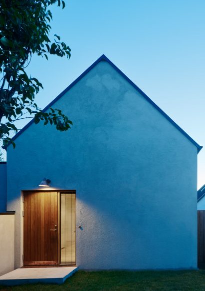 South of Sweden summerhouse by MAKA Arkitektur