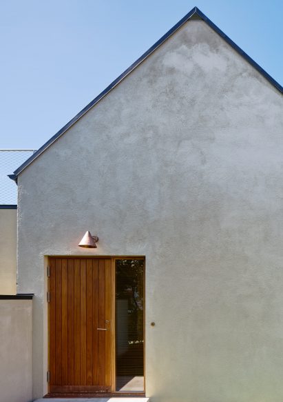 South of Sweden summerhouse by MAKA Arkitektur