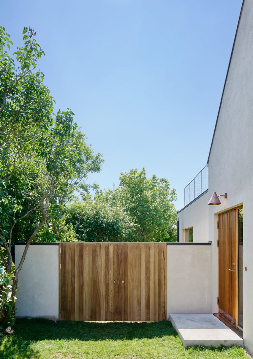South of Sweden summerhouse by MAKA Arkitektur