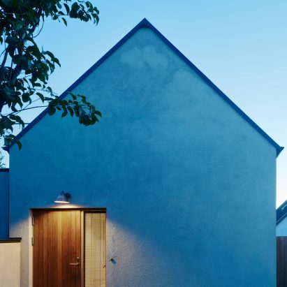 Maka Arkitektur completes contemporary Swedish courtyard house