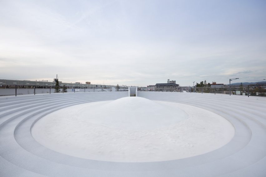Tenri Station plaza CoFuFun by Nendo