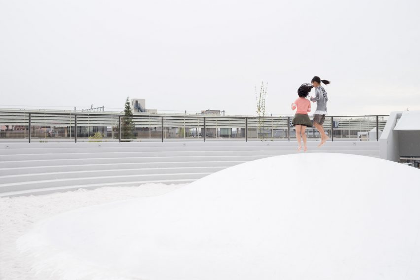 Tenri Station plaza CoFuFun by Nendo
