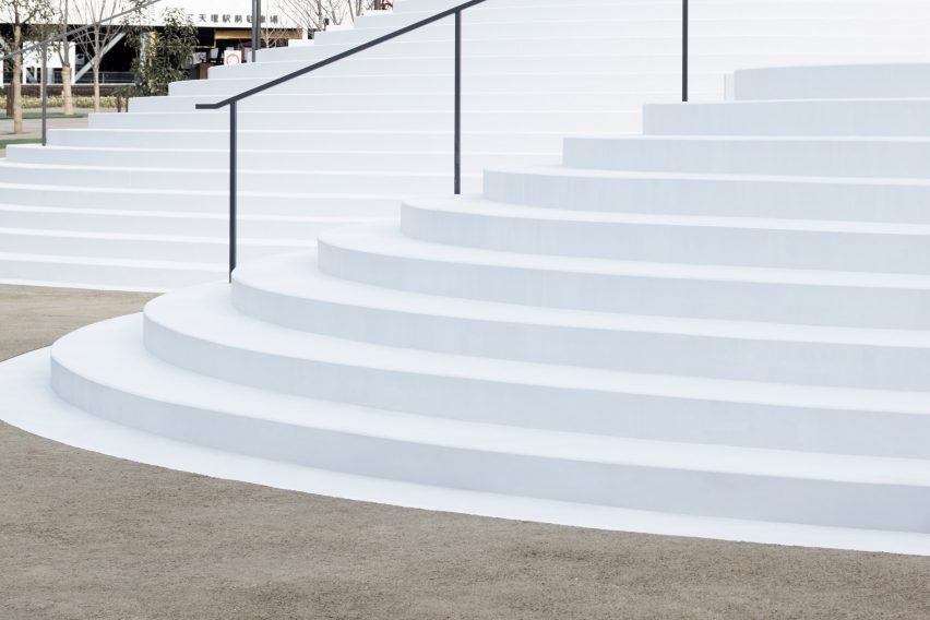 Tenri Station plaza CoFuFun by Nendo