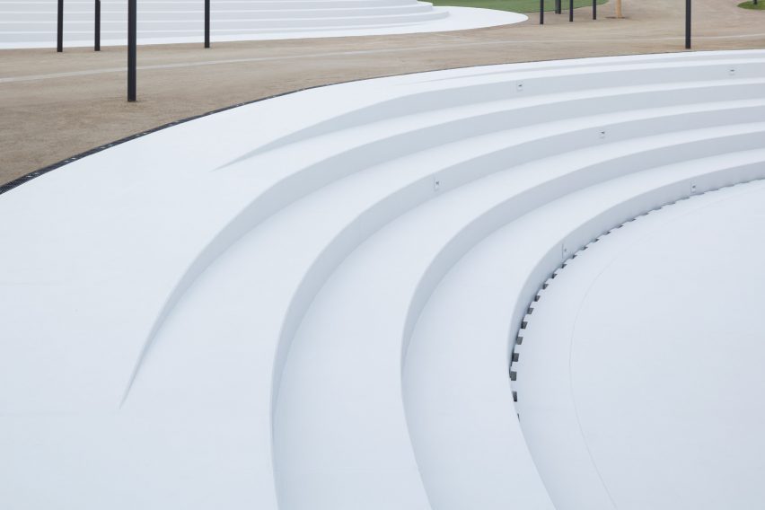 Tenri Station plaza CoFuFun by Nendo