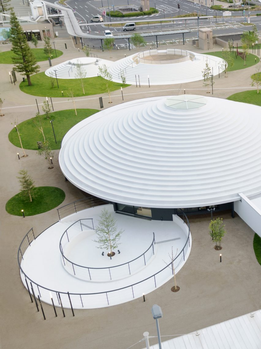 Tenri Station plaza CoFuFun by Nendo