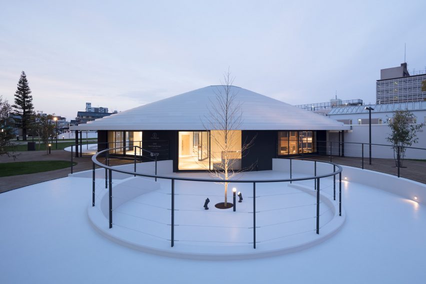 Tenri Station plaza CoFuFun by Nendo
