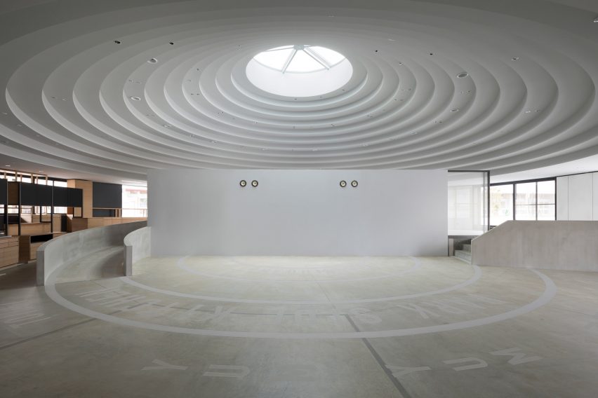 Tenri Station plaza CoFuFun by Nendo