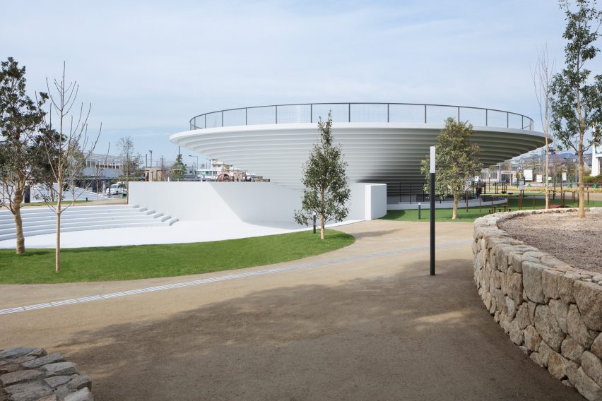Tenri Station plaza CoFuFun by Nendo
