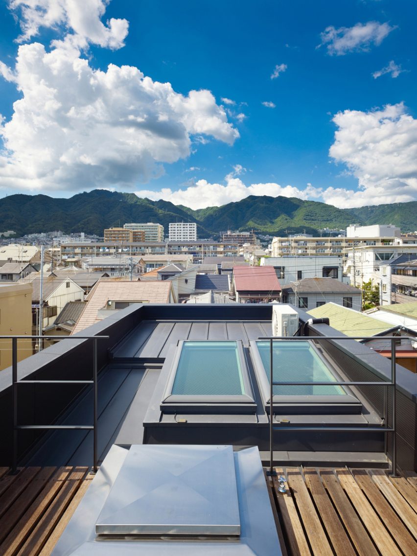 Tiny House in Kobe by FujiwaraMuro Architects