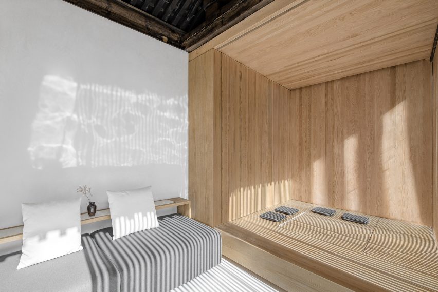 Twisting Courtyard by Arch Studio