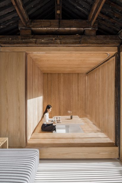 Twisting Courtyard by Arch Studio