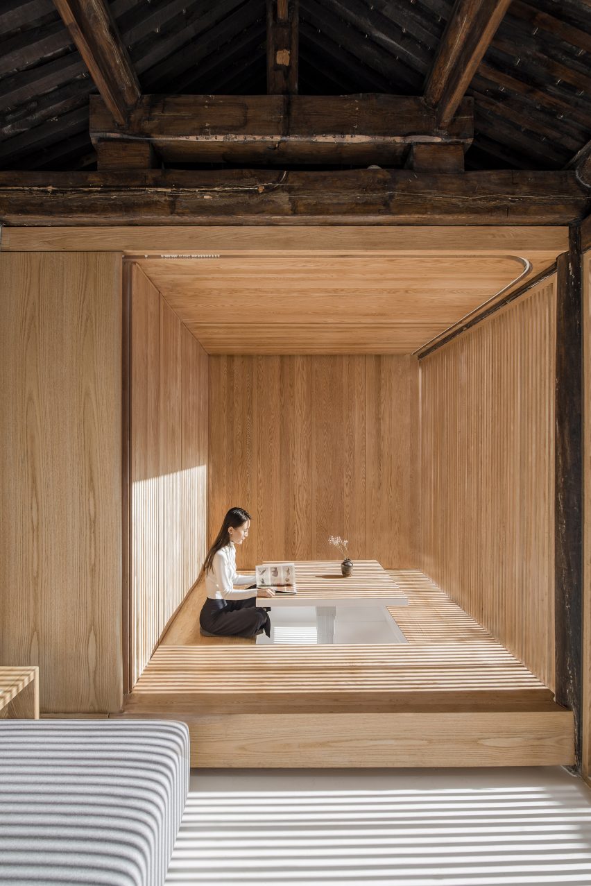 Twisting Courtyard by Arch Studio