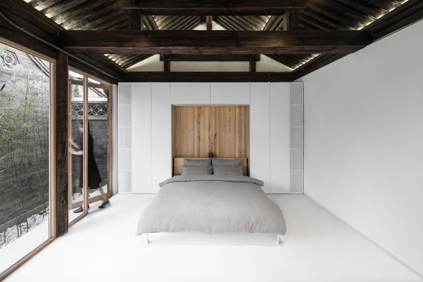 Twisting Courtyard by Arch Studio
