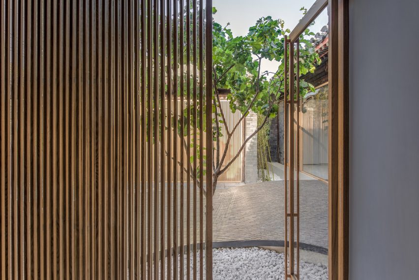 Twisting Courtyard by Arch Studio