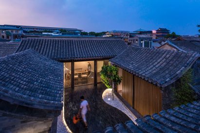 Twisting Courtyard by Arch Studio