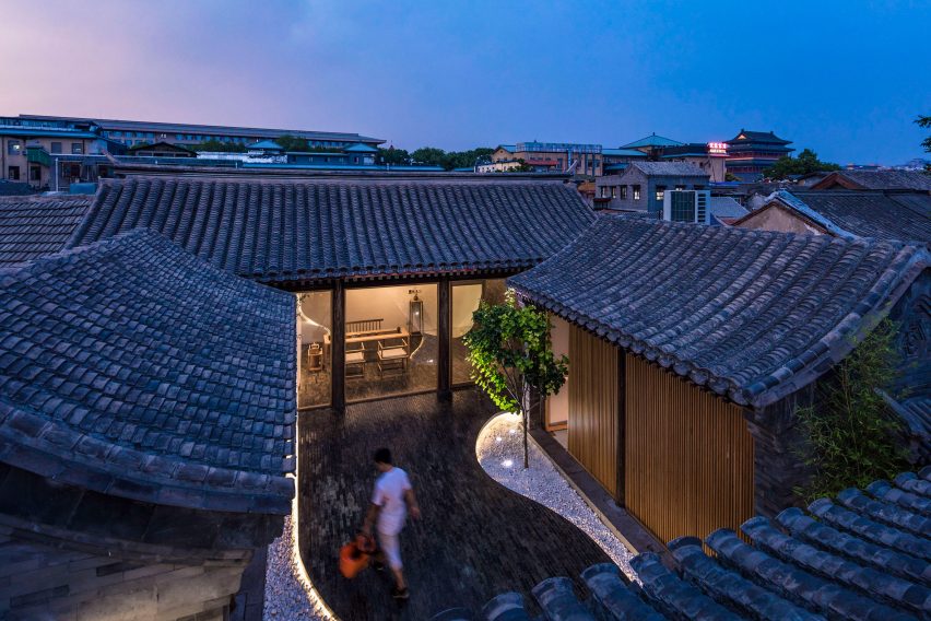 Twisting Courtyard by Arch Studio