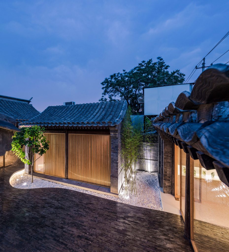 Twisting Courtyard by Arch Studio