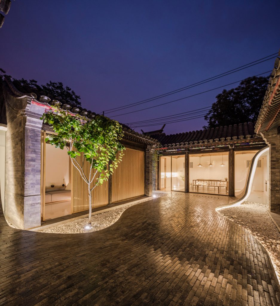 Twisting Courtyard by Arch Studio