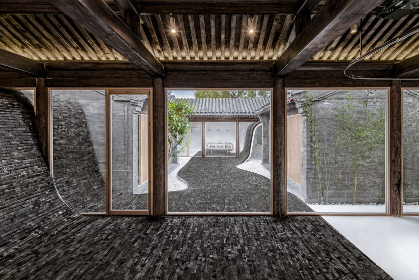 Twisting Courtyard by Arch Studio